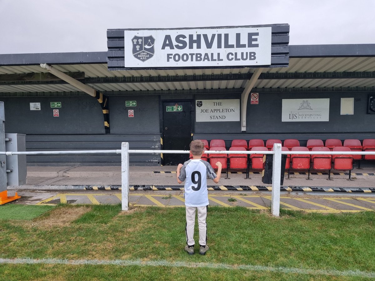 GrisedaleJake's tweet photo. Wow cannot wait for next season @AshvilleFC I am there new u10s striker @iggzyr @LittleSuttonCoE 👊 https://t.co/SHJPXVc8Xv