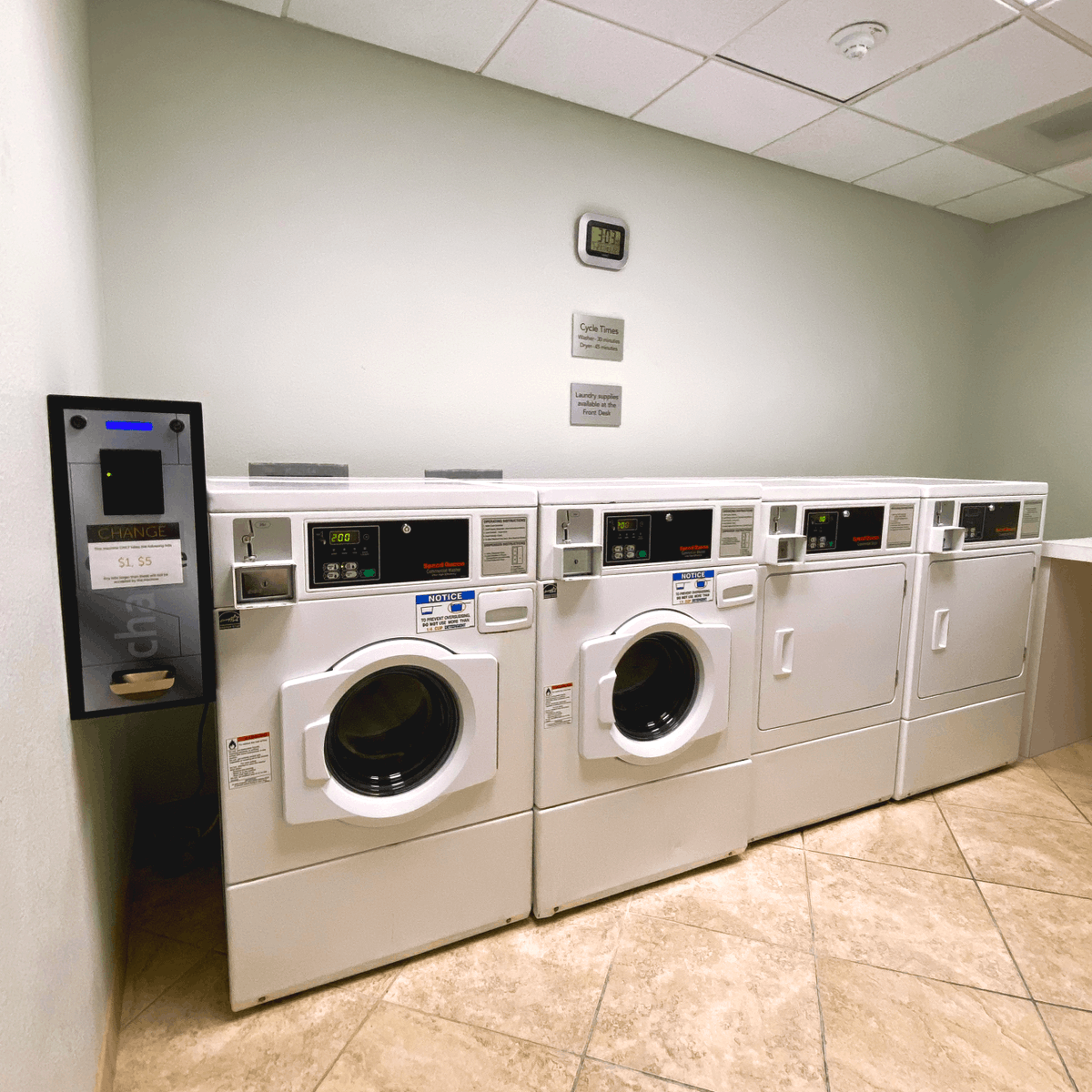 CYGrandBlvd's tweet photo. Are you coming for a long stay? Remember that we have a laundry 24hrs! ⭐🧼
.
.
.
#laundry #hotel #wheretostay #longstay #cleanclothes #santarosabeach #washer #dryer #destin https://t.co/6UYNKpel8N