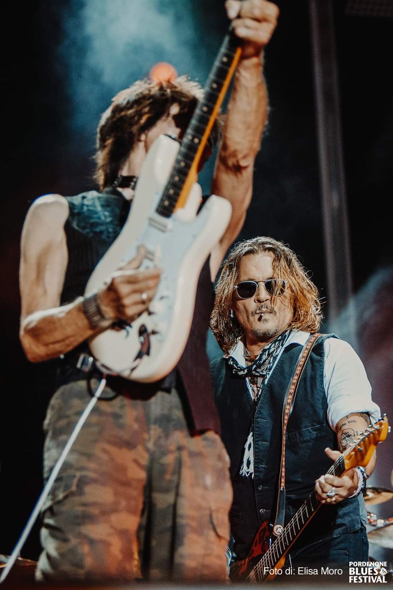 Qsoneko_'s tweet photo. https://t.co/ps9QlA4F01
#johnnydepp  #jeffbeck  
pordenone blues festival https://t.co/4L413Z6JrX