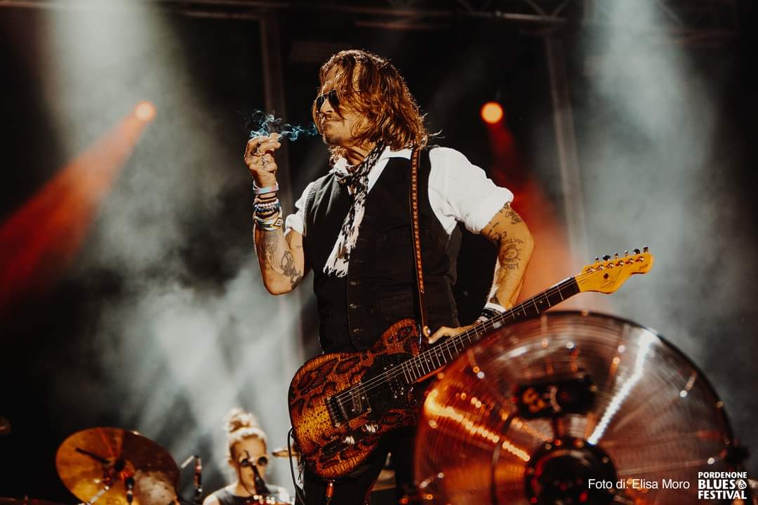 Qsoneko_'s tweet photo. https://t.co/ps9QlA4F01
#johnnydepp  #jeffbeck  
pordenone blues festival https://t.co/4L413Z6JrX