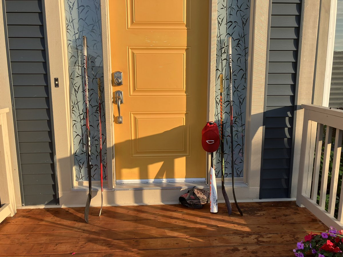 BluePuttee131's tweet photo. #sticksoutforsammy https://t.co/rT85kdgEw3