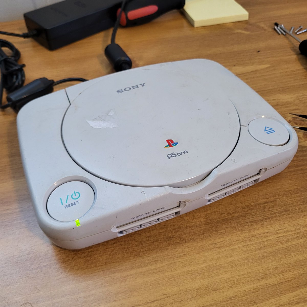 DeltaDriveGames's tweet image. This faulty PSone came into the shop today unable to power on. A quick look around the board showed a broken solder joint on the power input jack, less than a minute later it's back to playing games! #retrogames #Playstation