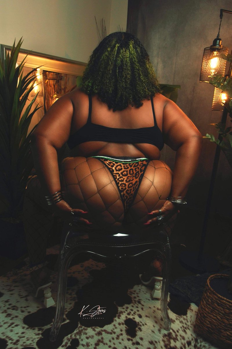 MyTweetsAintXXX's tweet photo. I love doing lingerie shoots.
I am apart of a Plush Babez Ent. A womens empowerment group. (IG @Plush_babezent)
The photographers IG is (@kstevensphotography)
#bbwphotography #bbwlingerie #darklighting https://t.co/Tk5lKtYWyw