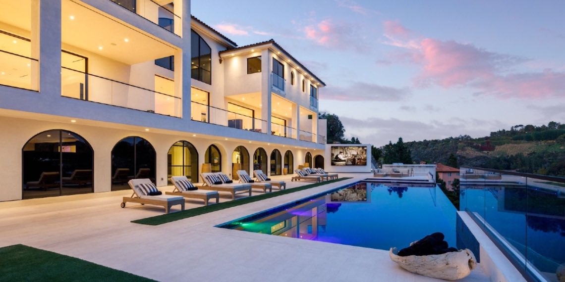 <a href="/fvckbanksy/">Banks</a> <a href="/Doxxedco/">DoxxedCo ™️</a>