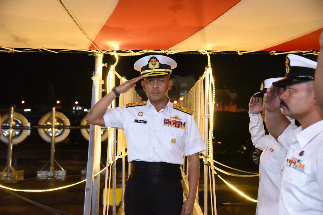 MPA_Timur's tweet photo. In union there is strength. 

Majlis Makan Malam #ArmadaTimur yg terlaksana di @kdselangor malam tadi bermatlamat perkukuh semangat esprit de corps dalam kalangan warga kapal. Turut hadir, Panglima Armada Timur dan pegawai kanan di PTKK. 

#NavyNews https://t.co/q6hDliz9Rl