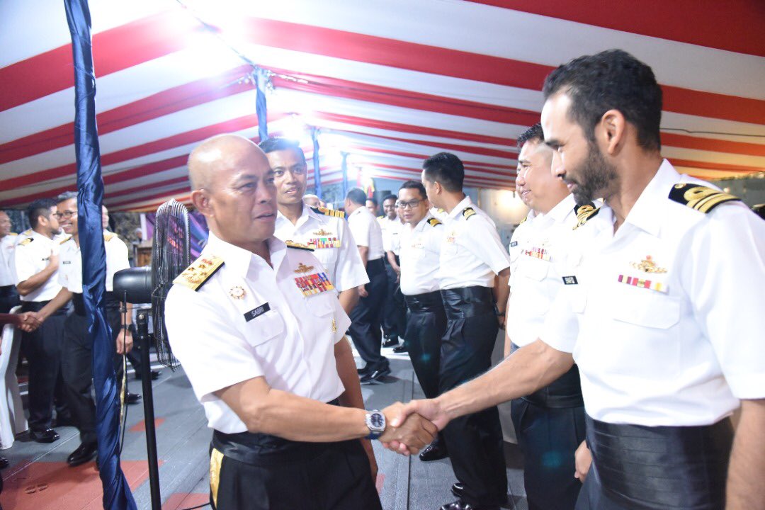 MPA_Timur's tweet photo. In union there is strength. 

Majlis Makan Malam #ArmadaTimur yg terlaksana di @kdselangor malam tadi bermatlamat perkukuh semangat esprit de corps dalam kalangan warga kapal. Turut hadir, Panglima Armada Timur dan pegawai kanan di PTKK. 

#NavyNews https://t.co/q6hDliz9Rl