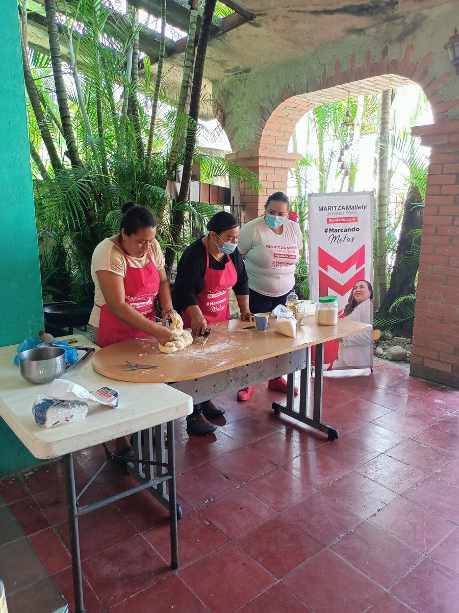 MaritzaMallelyJ's tweet photo. #MujerEmprende es un programa que nace de las ganas de impulsar el empoderamiento femenino, a través de diversos talleres, con la finalidad de generar ingresos extra en el hogar.
Mi agenda es la del Ciudadano.
#MarcandoMetas https://t.co/8vIuwBdp0Q