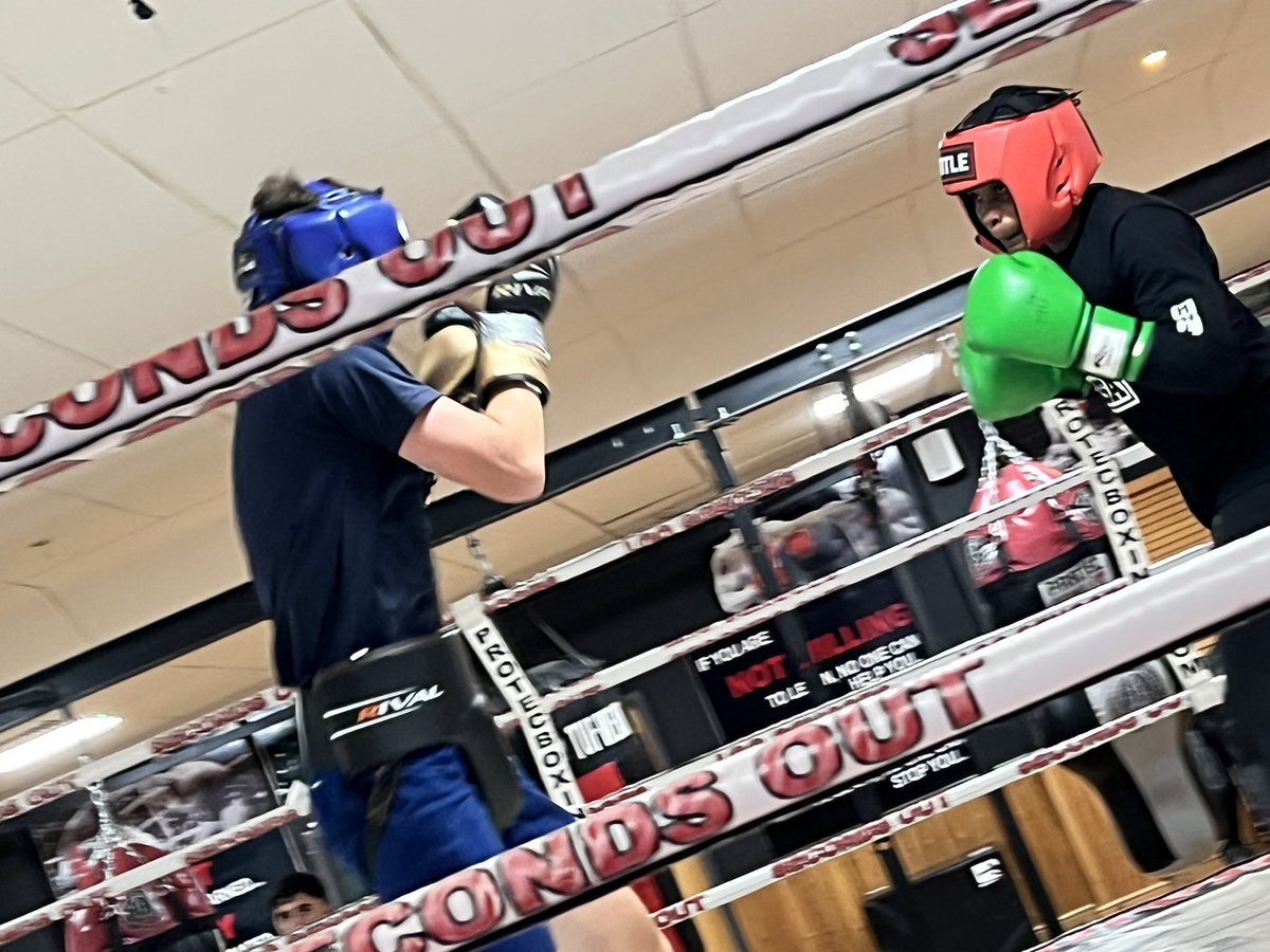 SecondsOutBA's tweet image. Great night tonight in gym. We hosted the Zambian national boxing team competing in the Commonwealth Games which start on Thursday. 
Big thanks to Lampton Street, Fight Fitness Guru, Wellington and Marden Abc. 
Good luck to Stephen, Patrick, Maggie and Fillie on your games.
