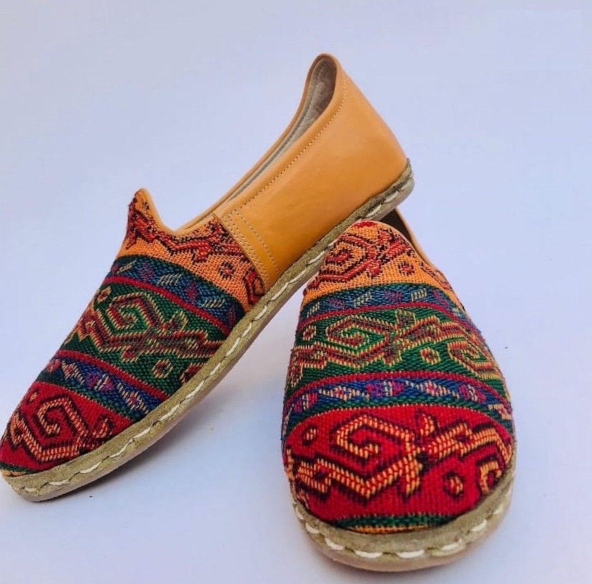 personaltextile's tweet photo. Really love this, from the Etsy shop culturaldesigngifts. https://t.co/18LPymMcCe #etsy #halloweengifts #giftforbestfriend #summershoes #giftforher #giftformum #womenshoes #menshoes #shoesforwedding #leatherwomenshoes https://t.co/QFz0Lyk4mZ