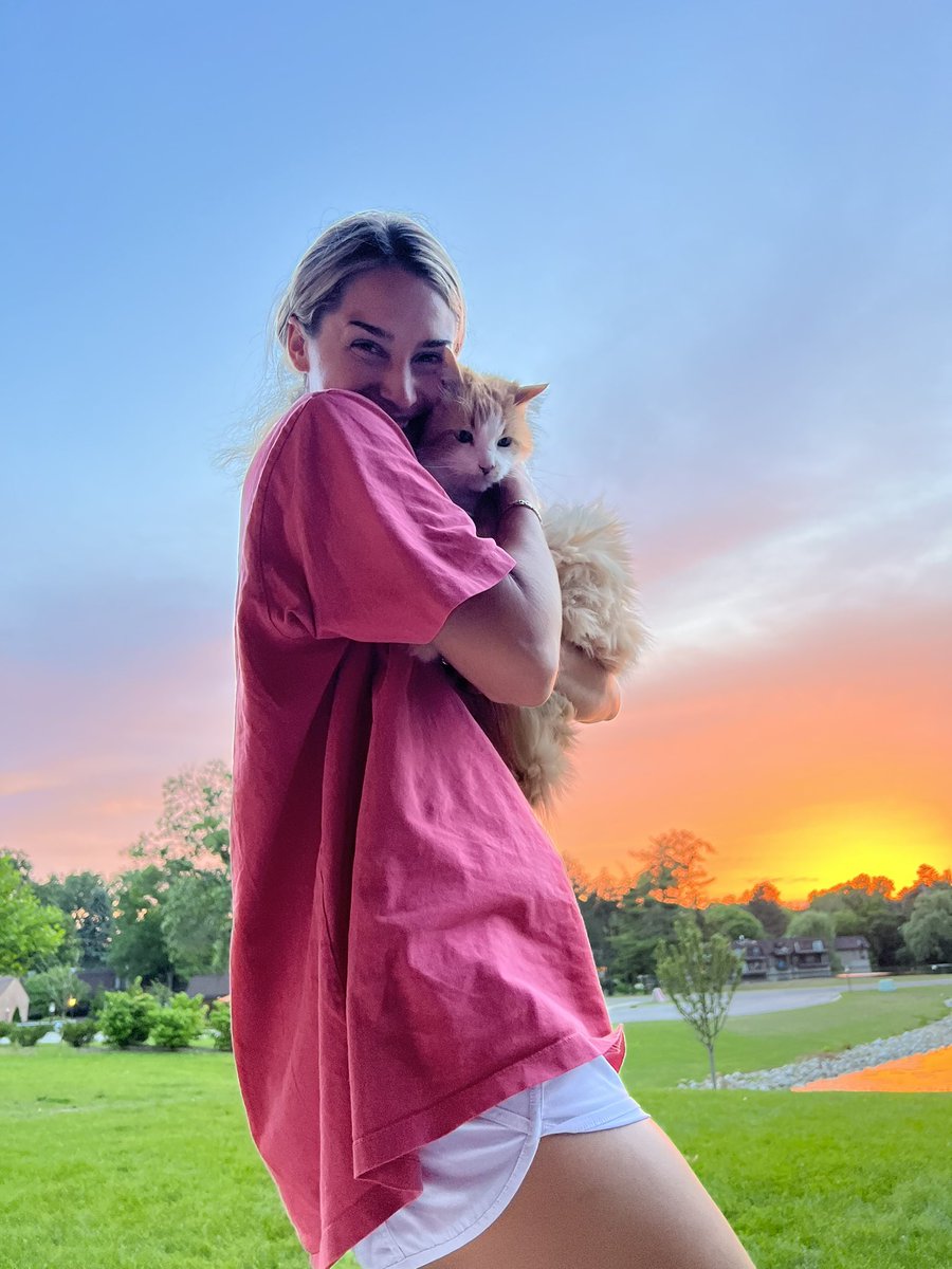 _kellyruth_'s tweet photo. Sunsets w bb🐈🌈💕 https://t.co/gzINL9tPJu