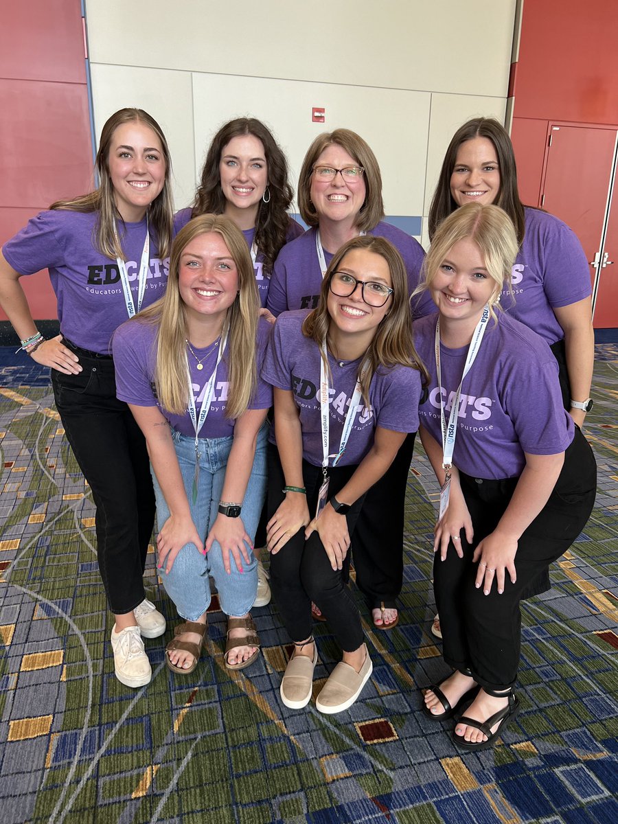BethPesnell's tweet photo. I am Mama Cat PROUD of these 6 @ksuedcats from @KSUCollegeofEd! They presented like Pros and had many compliments afterwards! The future of elementary education is ๐BRIGHT๐ #NSTA22 #iteachatkstate https://t.co/FXurIw2iky