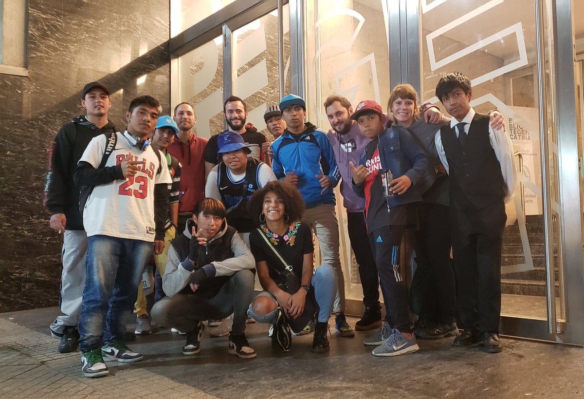 ElNueva_MR's tweet photo. Si, si... El #BTCREW la rommmpió de nuevo! 🎤😎🎶 Aguante todo.
Gracias @argentinabiblio y @juventudrosario por la invitación. https://t.co/YfsHnF04zR