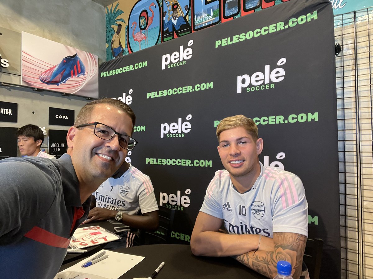 BossThePitch's tweet photo. Dream come true! Thanks @BukayoSaka87 @emilesmithrowe and Tomi for spending some time with us fans. #COYG #Arsenal @Arsenal https://t.co/w4fquJZQ2N
