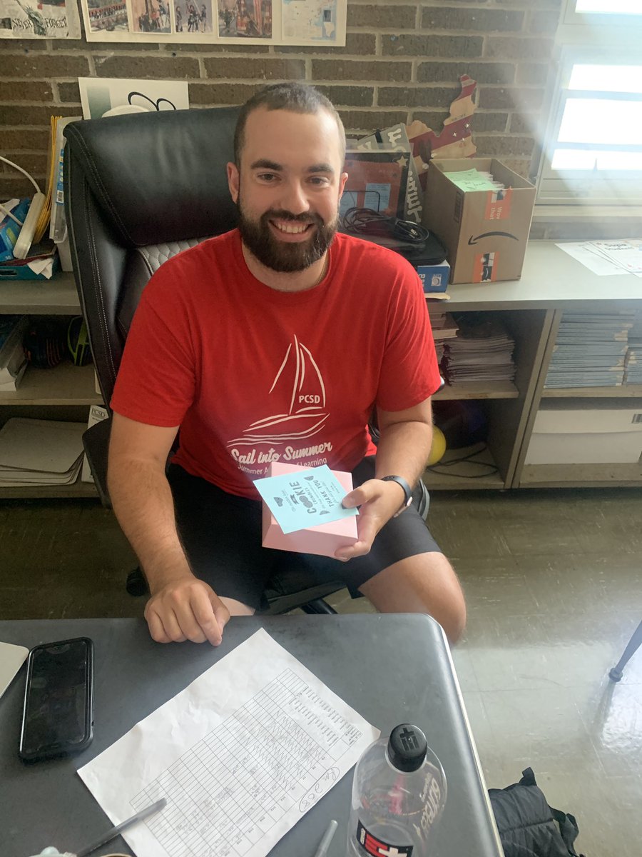 PCSDsummer's tweet image. We made our final “tough cookie” awards a family affair—congrats to Mr. Ellis and Ms. Ellis for being our final nominees!! 🍪🧡 #PCSDSALE