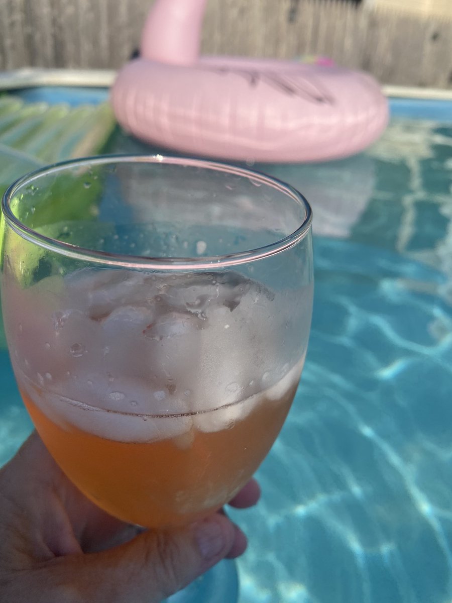 I may need help getting out of pool today.. 
#daydrinking
🥂