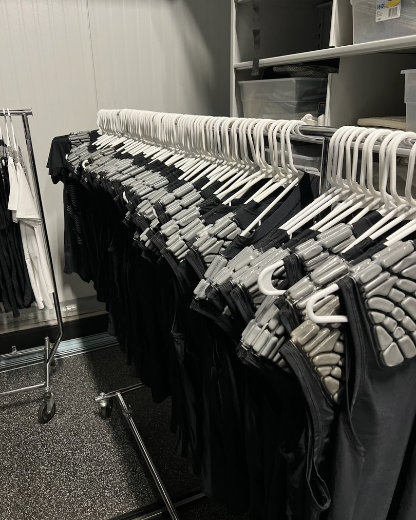Zoombang's tweet photo. This is an NFL team’s locker room.  

Shouldn’t Zoombang be in your high school’s locker room too? 👊 https://t.co/51ht7ZiLMf