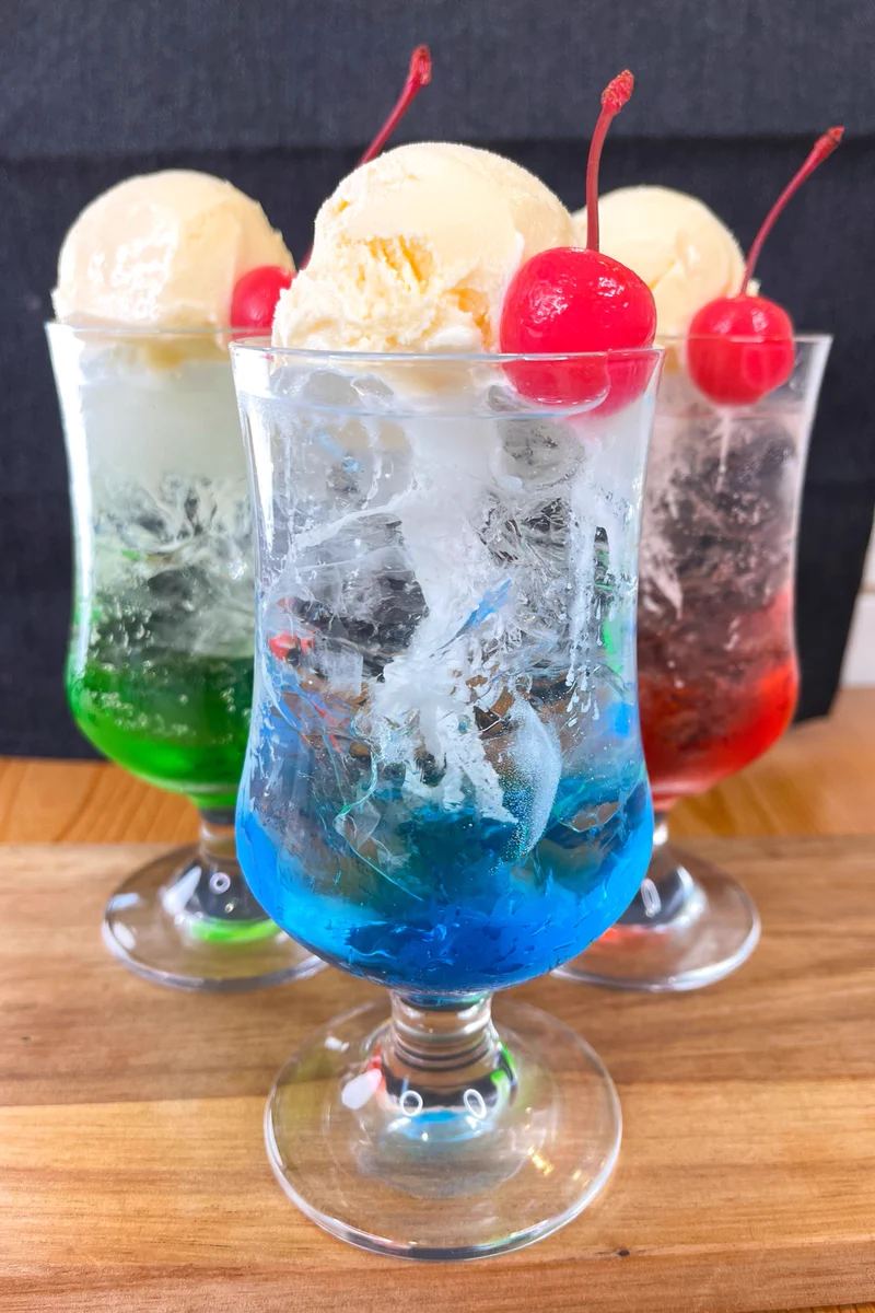 自宅で映えるスイーツ作り！喫茶店風クリームソーダ。