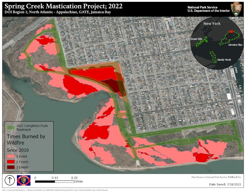 FireAviationNPS's tweet photo. Last winter @GatewayNPS completed hazard fuels reduction in #Queens NY around large, densely populated neighborhood near Jamaica Bay. Fuel break & defensible space in #WUI will provide anchor should a wild🔥 ignite. Read more - https://t.co/zy6OI589aD
#CohesiveStrategy #success https://t.co/dd5EnCgTC8