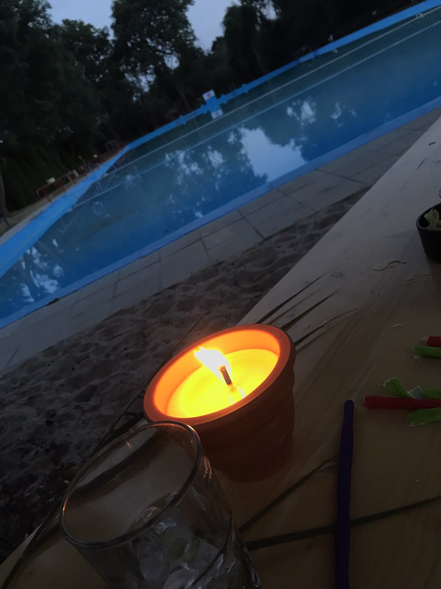 CoraLandshuter's tweet photo. #Cocktailabend 🍹#freibad #Langenweddingen #sülzetal https://t.co/lLL0SP1hJ6
