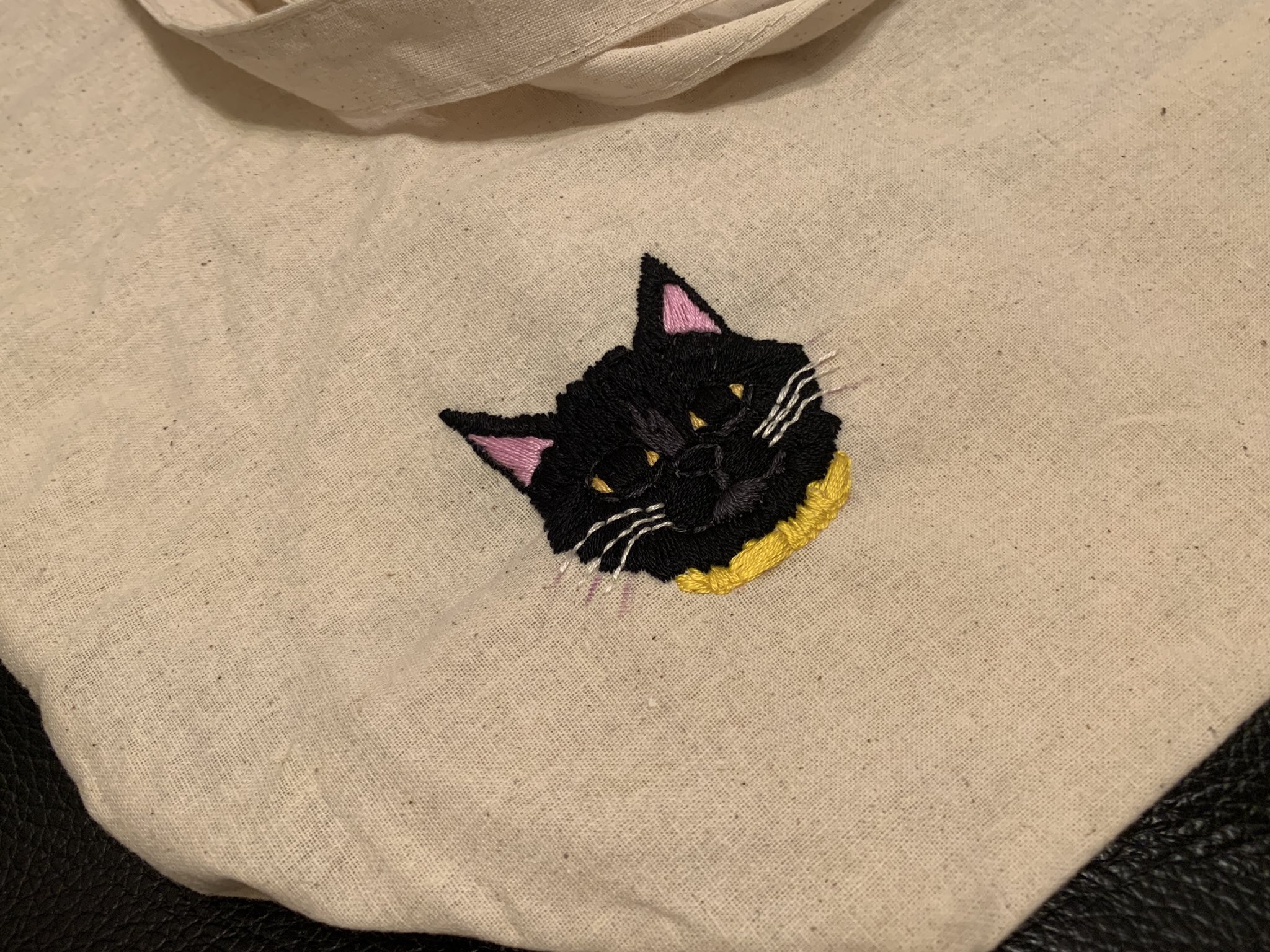 隠れ猫ちゃんの刺繍がとてもオシャレな女性用手袋です 手袋 高速配送 Psychologycoalitionun Org