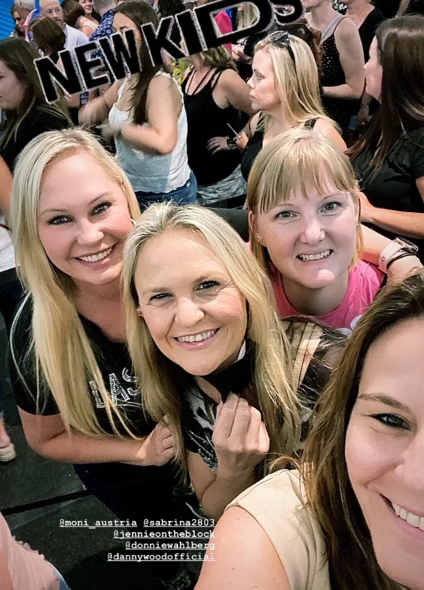 Sabrina2803's tweet photo. this been an amazing fun time as always! thankful for every moment we had 🥰 Love you @DonnieWahlberg for always giving enternal love xoxo https://t.co/WUzn7nIeNk
