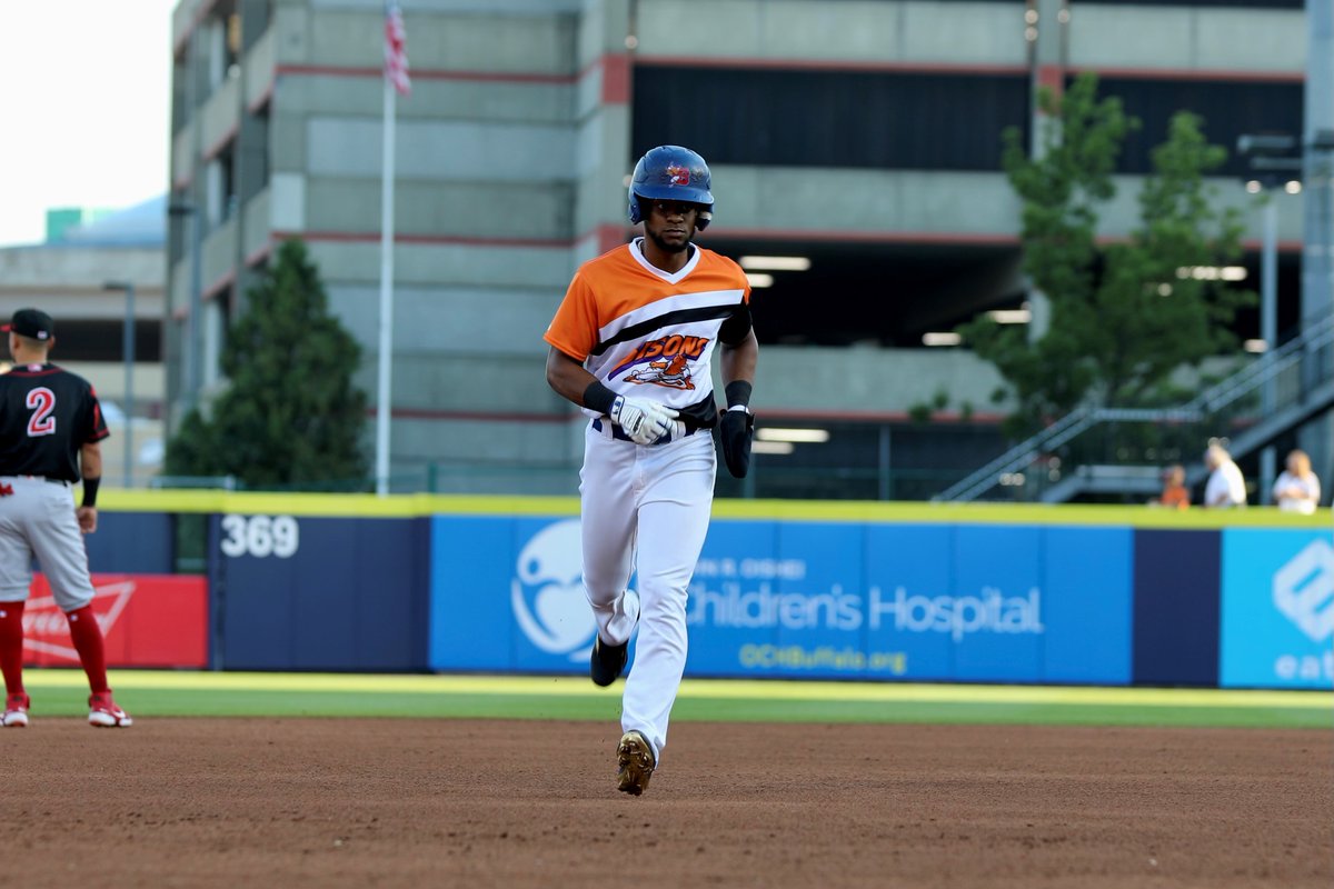 BuffaloBisons's tweet photo. #Bisons + @NLLBandits = 🔥🔥🔥 https://t.co/AwsTEVVBEz