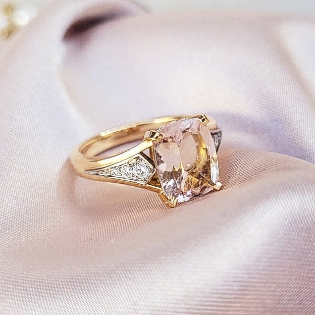 BillHicksDesign's tweet image. Apricot Dreams for a sleepy Saturday morning...
Part of our Vintage Rose collection this ring has inspired many of our art deco engagement rings.   If you are looking for the most perfect gift for a milestone occasion then come and meet this beauty.  billhicksjewellery.com.au/product/aprico…