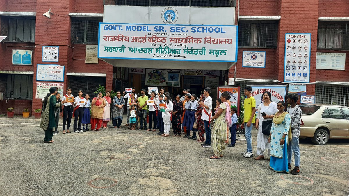 Nsspoabhilasha's tweet image. As part of Azadi ka Amrit Mahotsav ,Har Ghar Tiranga Movement awareness was spread to the parents of the school students by the NSS units of GMSSS 20 D to deepen our connect with the National Flag. #MomentsWithTiranga #gmsss20d #HarGharTiranga @NSSRDChandigarh @narendramodi