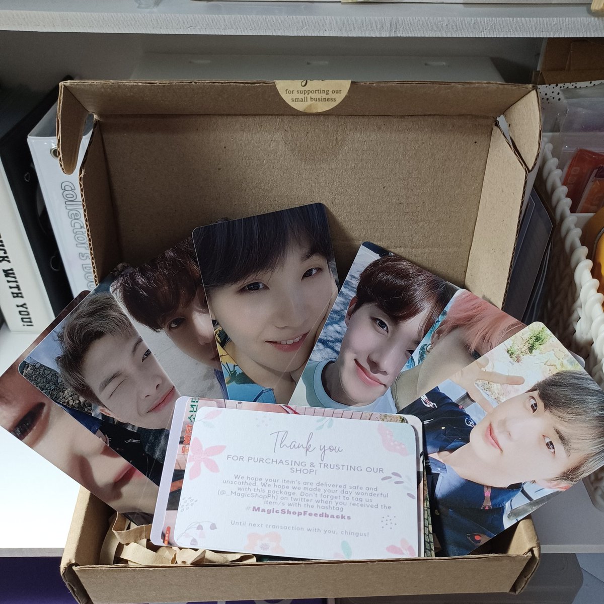 kartforthv's tweet photo. 📦. ⇢ #budolsbybei ˎˊ˗ 

hello @_MagicShopPh ! ot7 dicon is here na!! aaa ang pogiii thank you so much for packing it vv securely ang cutie po ng packaging lsnsksjs also sa freebies po (hinarbor na ng kapatid ko yung mga candies 😭) thank u , stay safe!🤍

[#MagicShopFeedbacks] https://t.co/tbCsW6CrX9
