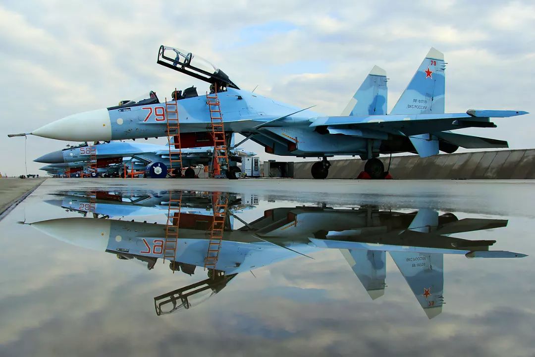 すイ Undated photo of 🇷🇺 Russian Air Force Su-30SMs RF-81759 / 79 RED