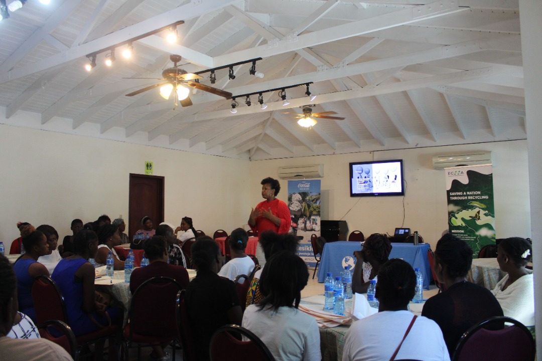 PADFHaiti's tweet photo. Formation en gestion financière afin de promouvoir les compétences financières par des moyens de subsistance durables et techniques de recyclage des plastiques.
#Resikle #Resiklepoupwotejelavi @ecssahaiti https://t.co/2VlgEGpnvB