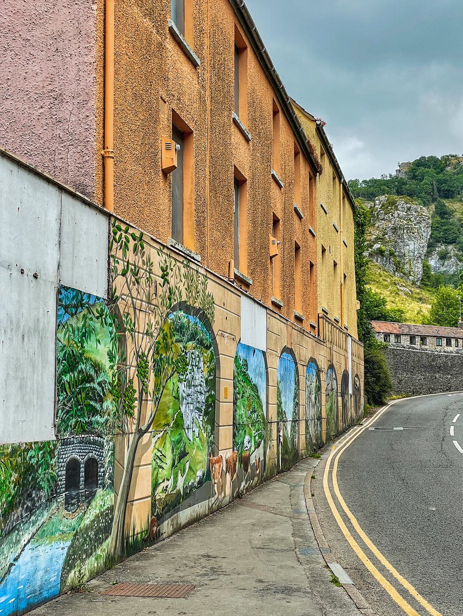 Cheddar village.
#cheddar #cheddarcaves #cheddargorge #somerset #geology #cliffs #garden #gardening #cottagegarden #sunflowers #scarecrow #flowers #flora #gardensofinstagram #somerset #hotel #summer #archicecture #building #design