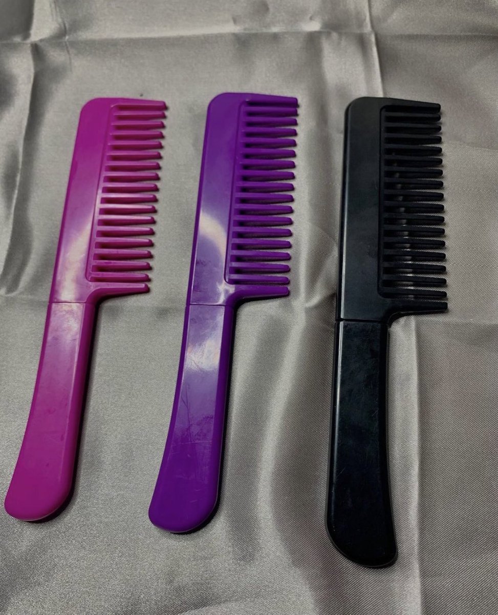 ModishStarrCo's tweet image. #NotAComb a cute, discrete way to stay protected for the ladies. Looks like a regular comb and even works as one, but it’s a concealed knife.
