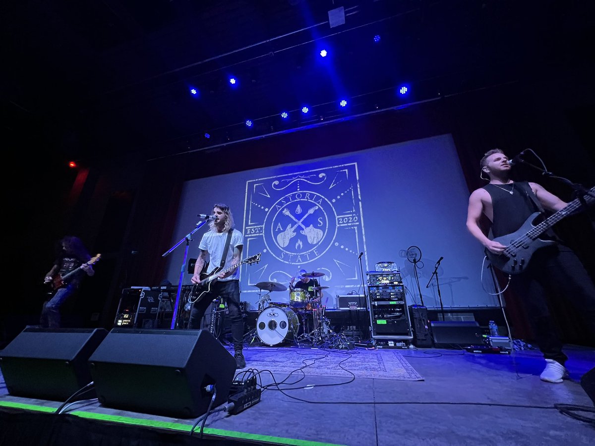 wickedwitchNstl's tweet photo. Had a blast! Thank you @AstoriaState @kingdomcollapse @redjumpsuit @AttackAttackUS  You killed it in STL!!! https://t.co/jXdCCbwcpL