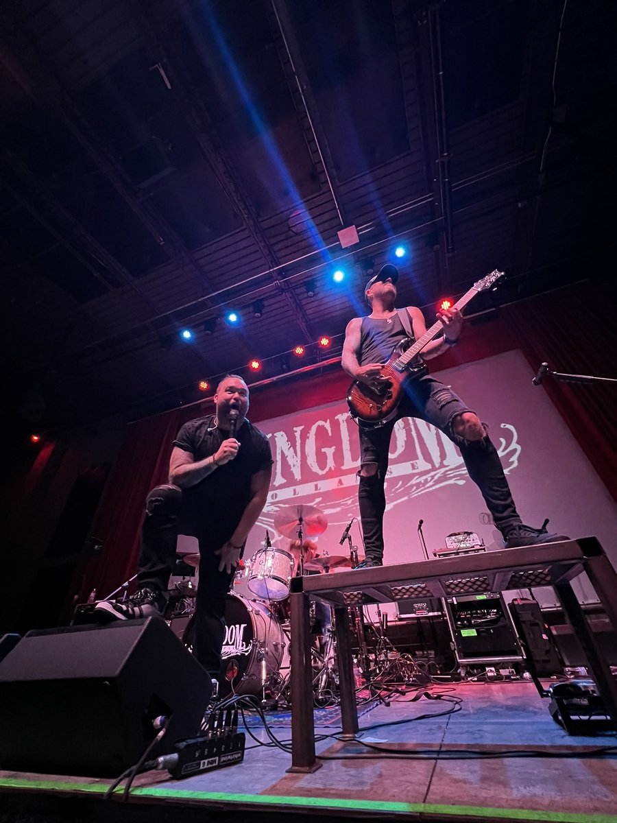 wickedwitchNstl's tweet photo. Had a blast! Thank you @AstoriaState @kingdomcollapse @redjumpsuit @AttackAttackUS  You killed it in STL!!! https://t.co/jXdCCbwcpL
