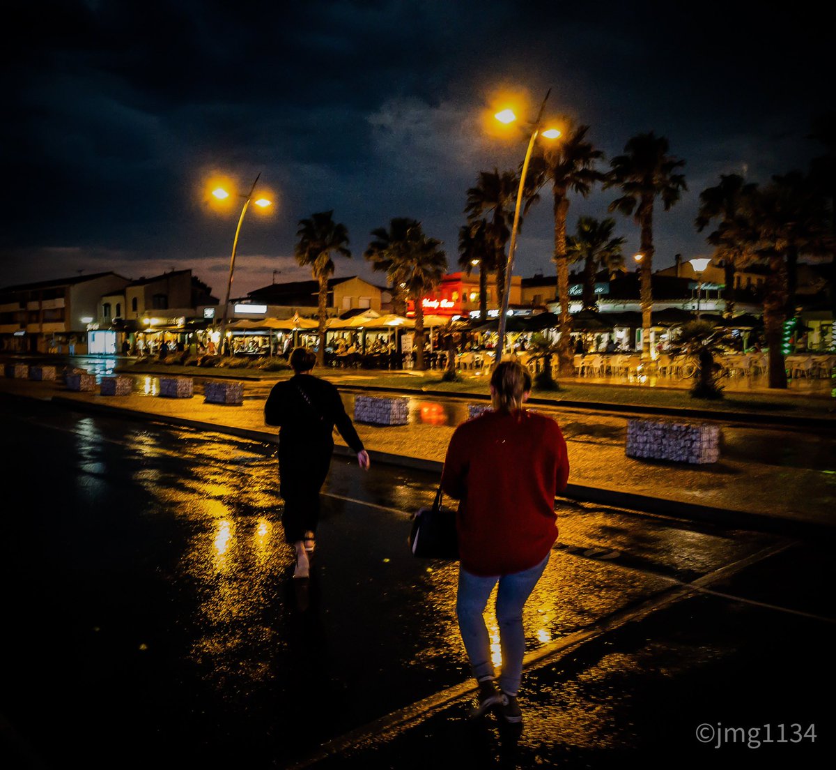 jmg1134's tweet photo. Retour sur une soirée pluvieuse hier à St Pierre la Mer 
#pluie #photo #photographie #photography #photographer #street #streetphotography #photonight #photonocturne #photooftheday #photoofday #photoeveryday #photoaddict #aude #occitanie #occitanietourisme https://t.co/BcEgTtWcca