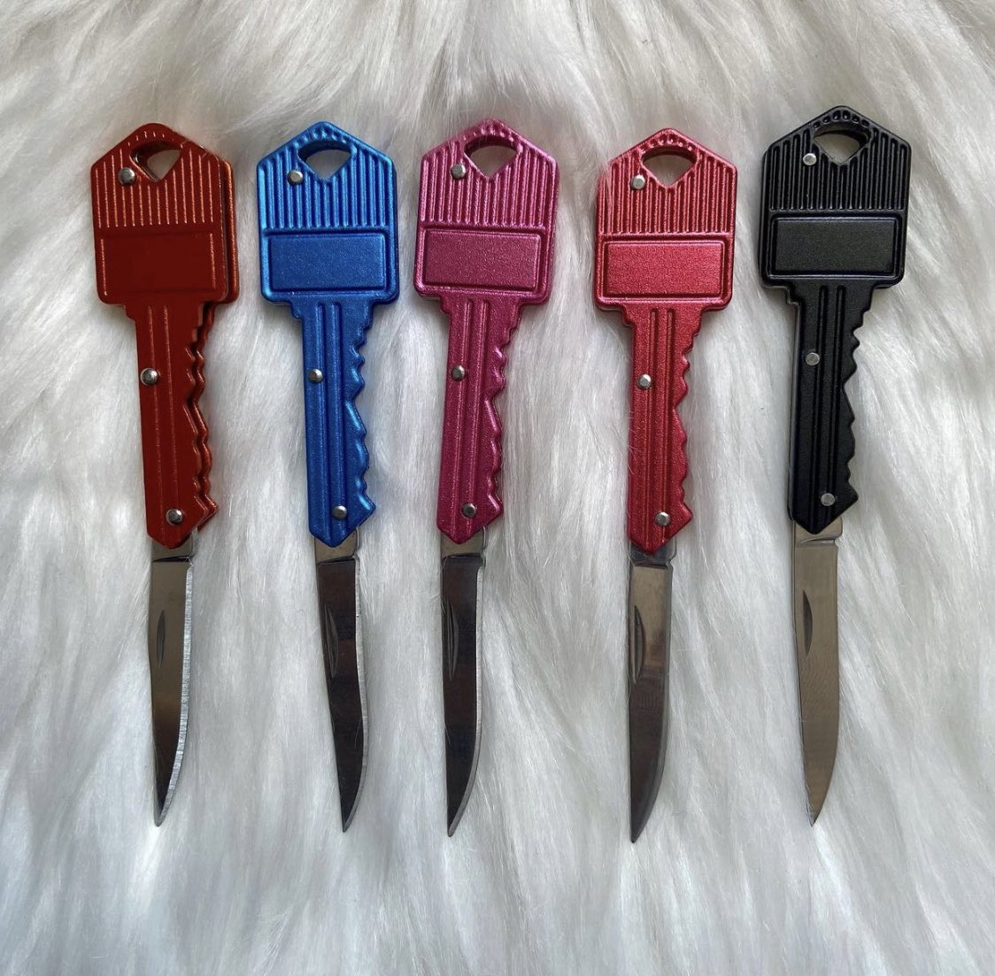 ModishStarrCo's tweet image. #NotAKey a cute, discrete way to stay protected for the ladies. Looks like a regular key, but it’s a concealed knife.