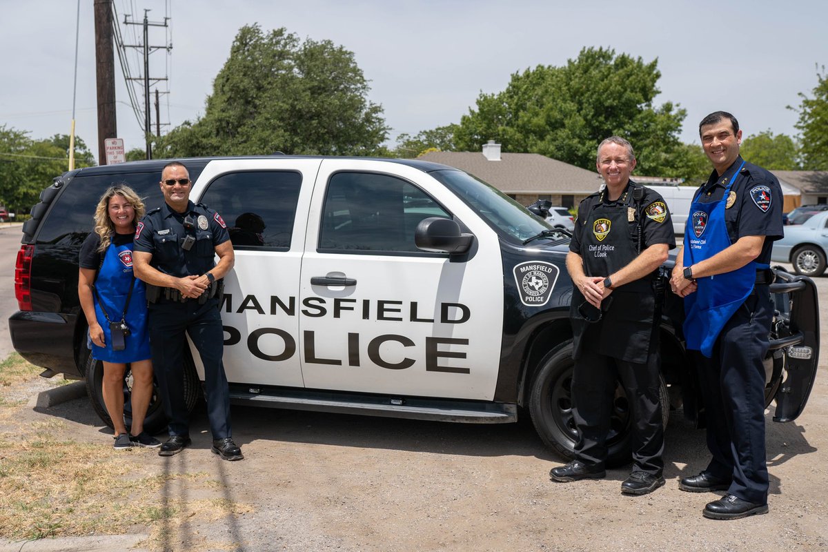 cooktx's tweet photo. Thank you to everyone who came out and supported the Peace Officers Angels Foundation lunch fundraiser! @poaforg Special shout out to @MansfieldPDTX @ArlingtonPD @RiverOaksPolice Constable Scott Bedford and the DEA for participating and helping! https://t.co/oF18NS2kB1