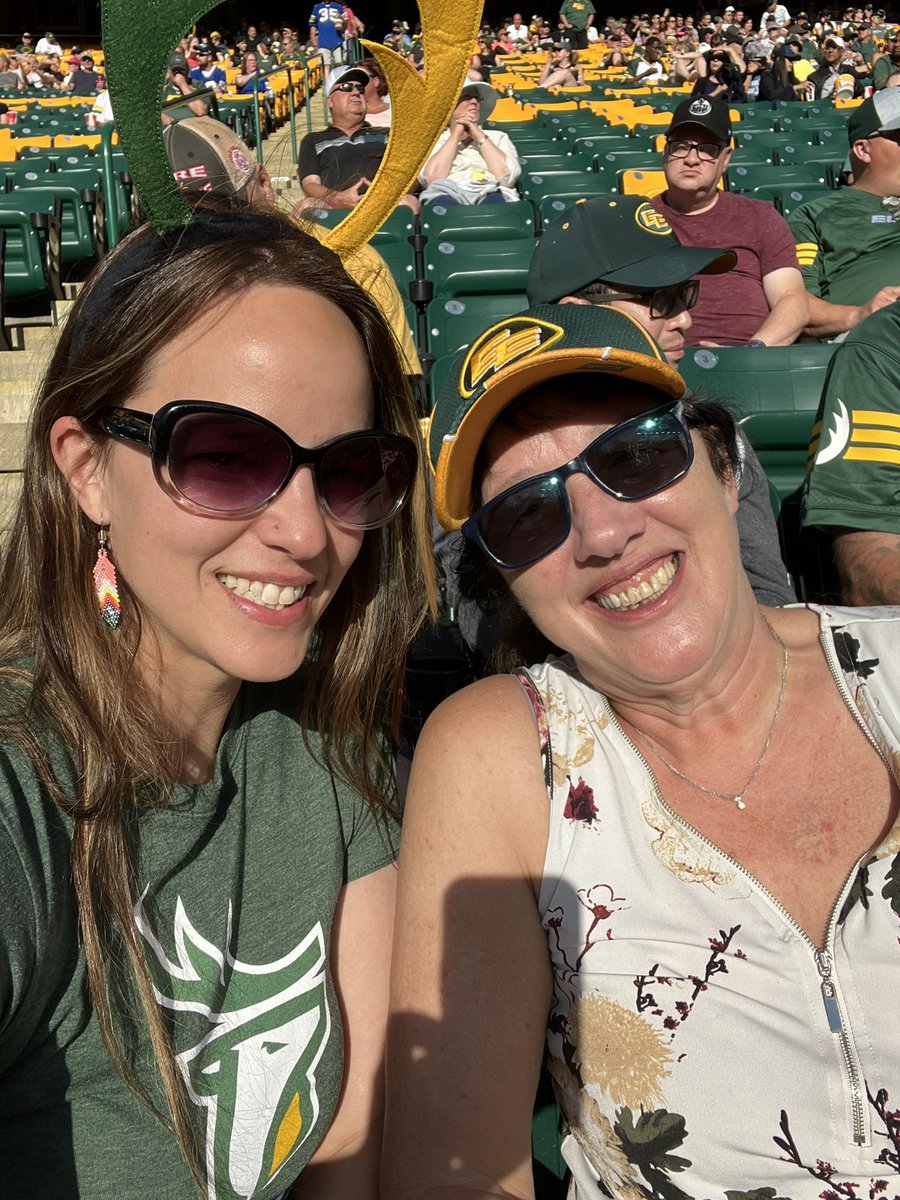 Teaching_Beauty's tweet photo. A beautiful day for some @GoElks football 💚💛 #GoElks #AntlerUp #yeg https://t.co/RPpy7LeMRl