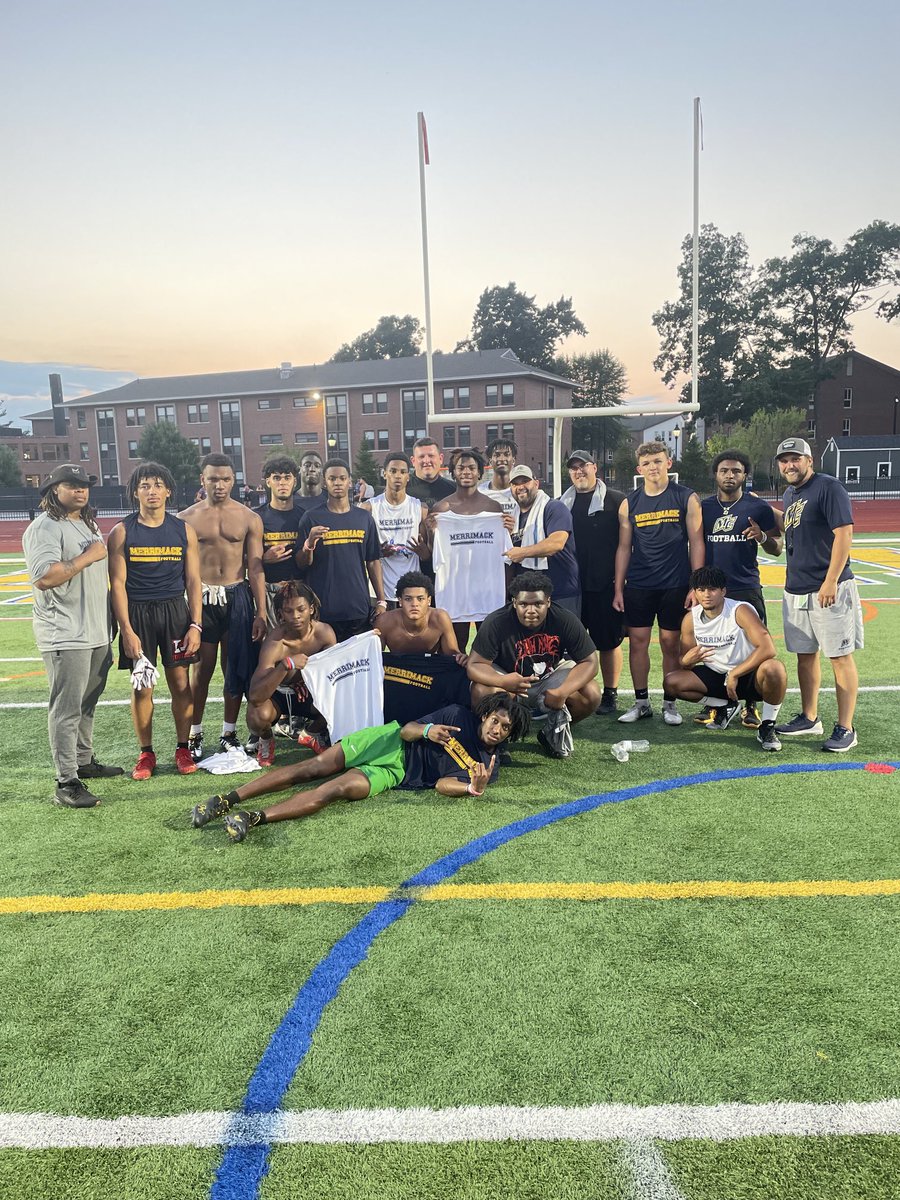 JuiceWa45's tweet image. Thank you ⁦@CoachDanCurran⁩ ⁦@CoachRobbatMC⁩ ⁦@Merrimack_FB⁩ for have our boys at camp today…. We had a great time……. There’s always love at The Mack!!!!!! We can’t wait to come back up for a game ⁦@CentralFB413⁩ ⁦@ESAofNewEngland⁩
