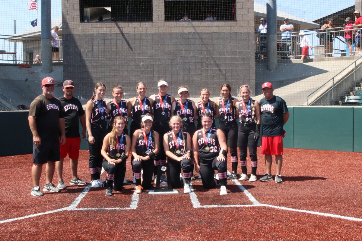 MiamiExpress18A's tweet photo. USSSA WFC 3rd Place The last time we stepped on the field as a team.All but 2 will be playing in college next year. Thanks for everything. Next up college. @GoNeoshoSoftbal @FSCCSBHounds @sfccSBcoach @JCCCSoftball @park_softball95 @BakerWildcatSB @USSSAFastpitch @AbbigailFarmer https://t.co/eL8bWcSiiQ