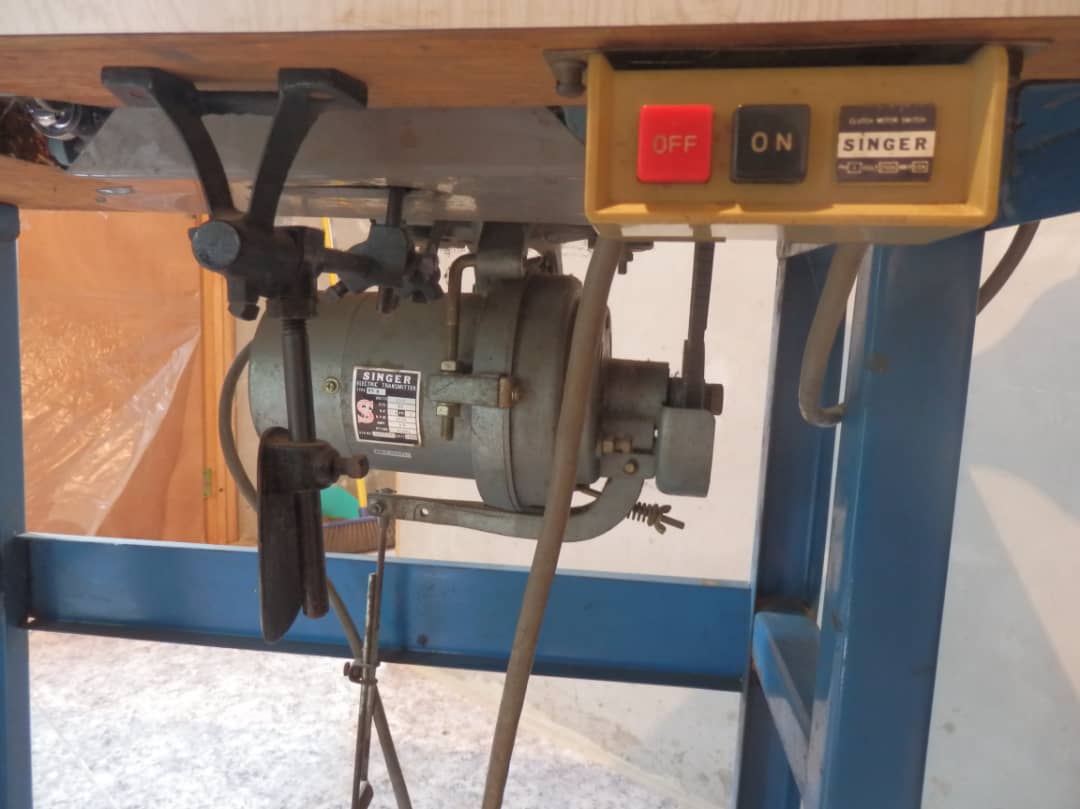 Zuly08's tweet photo. Por no utilizar se vende Urgente, esta máquina Semi industrial, más información por DM, si usted conoce a alguien que la necesite por favor haga RT, de agradece https://t.co/NkkQMKUhZQ