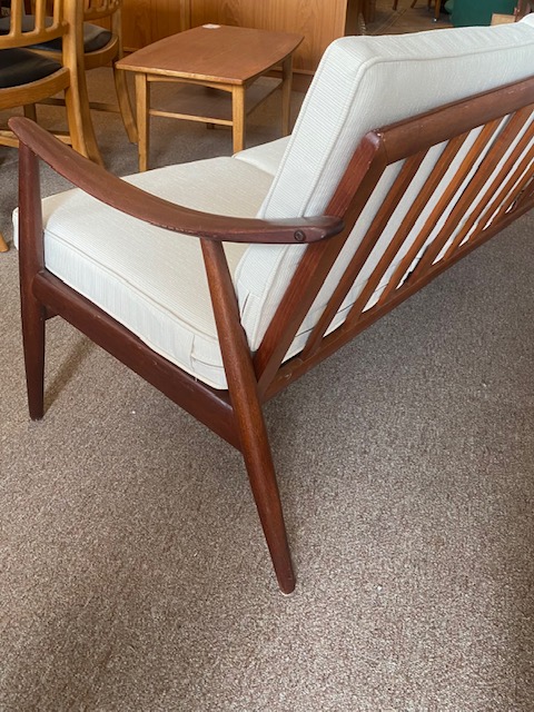 AtticTreasuresV's tweet photo. And a few more vintage beauties π This weekend at @AtticTreasuresV
#vintagefurniture #buyandsell #midcenturymodern #MCM #antique #retro #interiordesign #vintagevancouver #vancouverfurniture #retrofind https://t.co/wY79g0eFV7