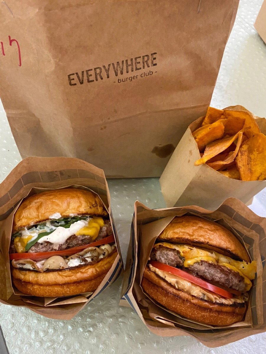 友達にこの朝食屋のハンバーガーを食べてみようと言いたい。💦
朝食がこんなにボリュームがあるなんて。😱