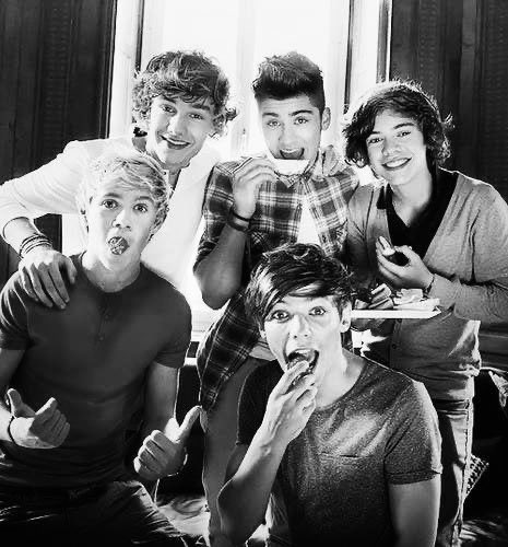 henrysrockstar's tweet photo. “people destined to meet will do so, apparently by chance, at precisely the right moment”

#12yearsofonedirection we love you boys so much! 🖤 https://t.co/seyvpnW3kt