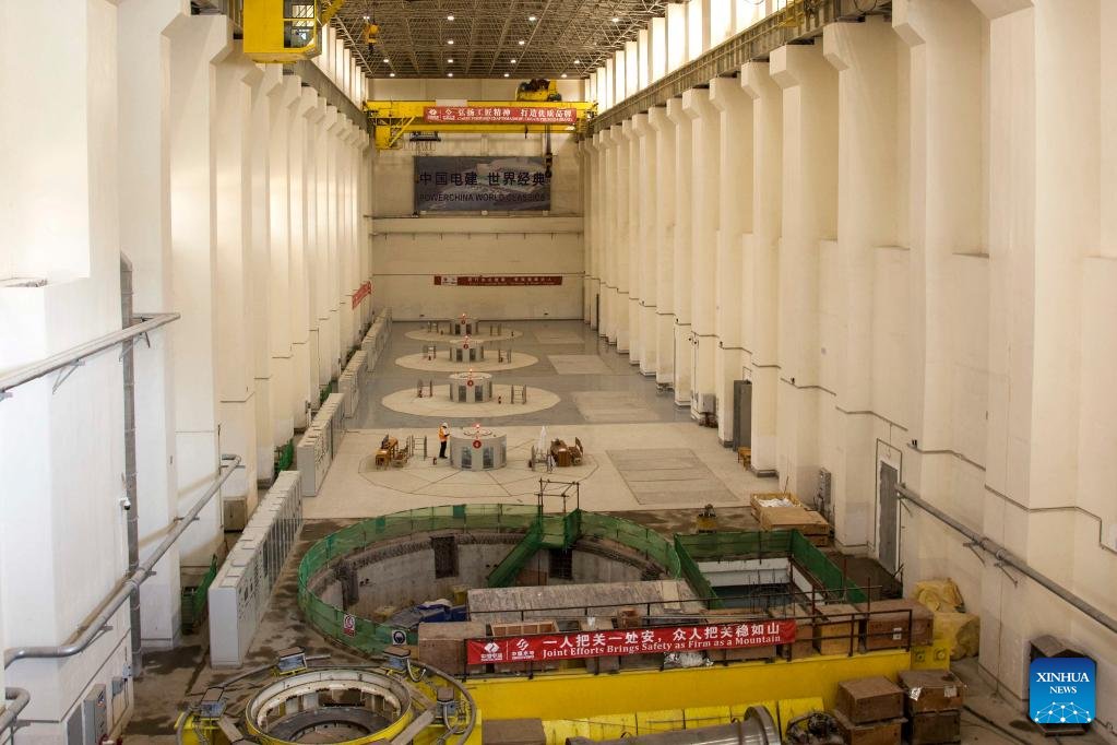 PDChina's tweet photo. Zambian President Hakainde Hichilema on Thursday toured Chinese-built  Kafue Lower Gorge Power Station in Southern Province.

The construction of the 750 MW power plant is nearing completion, as four of the five generators are commissioned and the 5th will be finished this year. https://t.co/0yCLe4OGxh