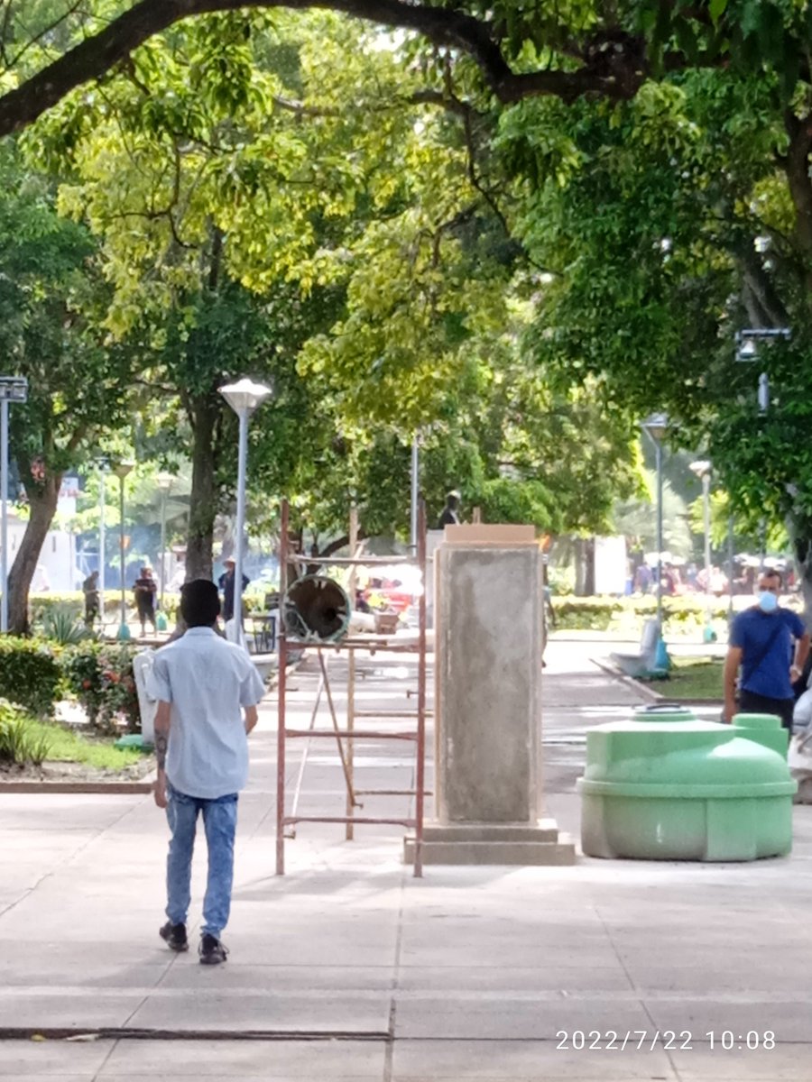 Se construye monumento a Jesús Suárez Gayol en parque frente al pre del casino en Camaguey.
#CubaPorLaPaz 
#CubaPorLaVida 
#CamagueyConFidel