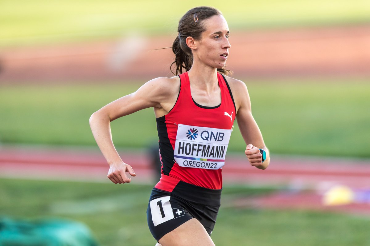 Lore Hoffmann glänzt im WM-Halbfinal über 800 m in #Eugene in 1:59,88 Minuten mit einer Schweizer Saisonbestleistung. Wie bereits an den Olympischen Spielen in Tokio schrammt sie Neunte nur ganz knapp am Final vorbei.

📸 <a href="/AthletixC/">athletix.ch</a> @UBSathletics