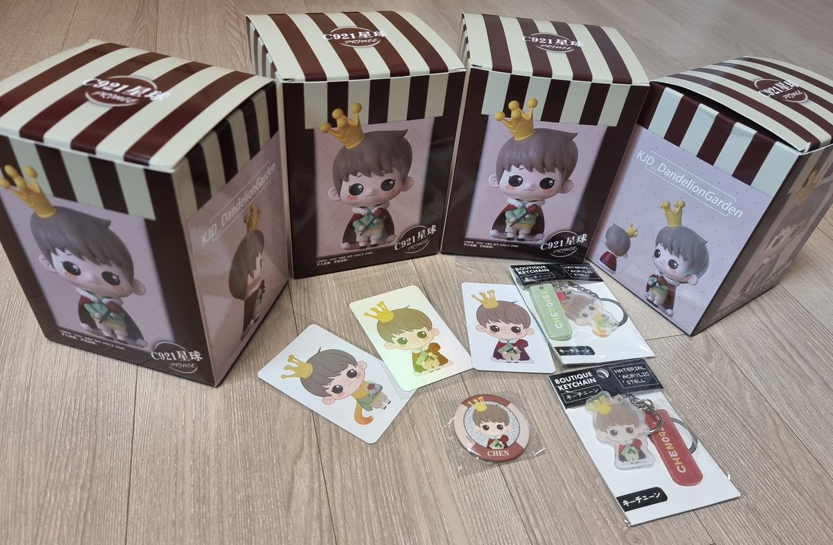 첸 왕쟈님 잘도착했습니당🥳특전도 너무귀엽고
장소 잘골라 예쁘게 두려고요 ㅎㅎ
<a href="/kittycurled/">키티</a> 힘든공구 진행해주셔서 넘 감사했어요🥰