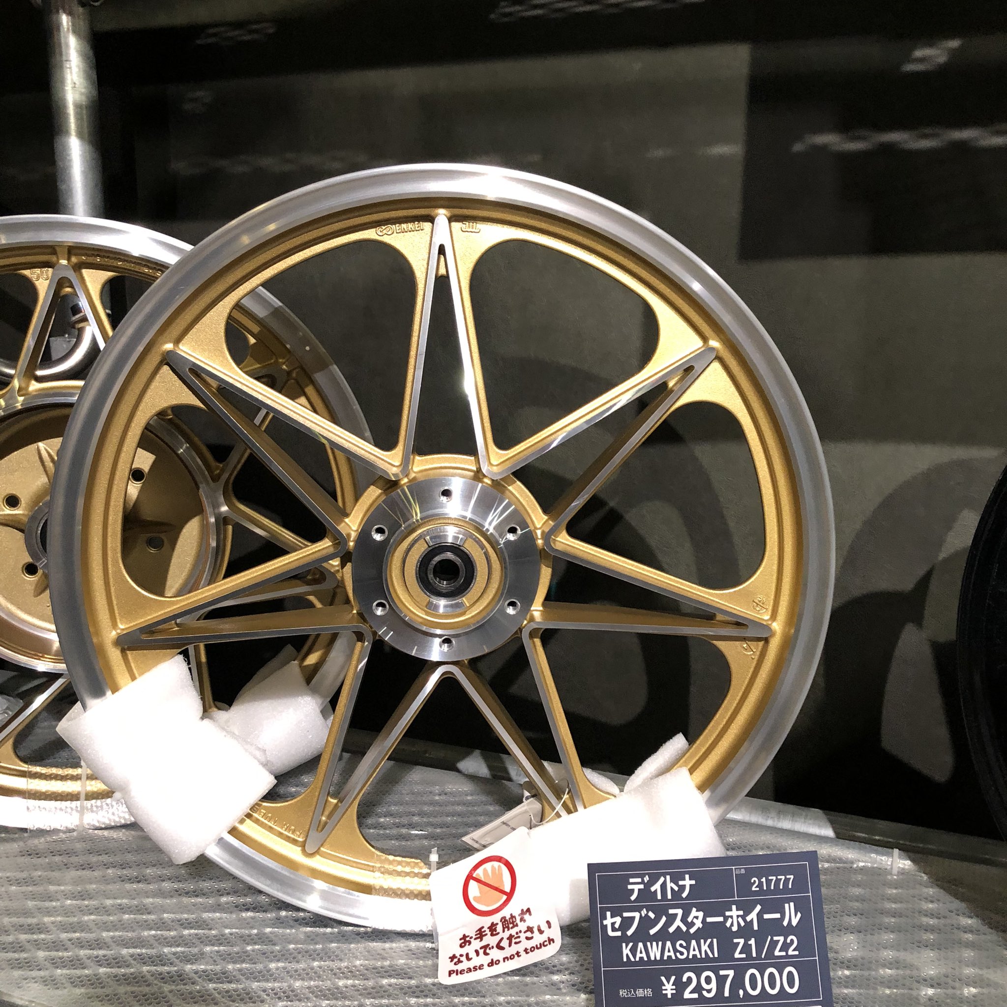 ニコちゃん Nike WMNS Air Force 1 Low '07 LX 